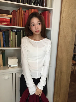 Collarbone line delicate fit reverse back open T-shirt