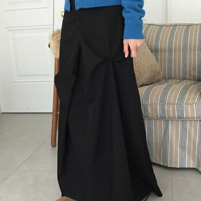 Mood-draping long skirt that completes the look effortlessly