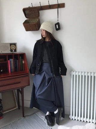 Mood-draping long skirt that completes the look effortlessly