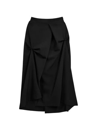 Mood-draping long skirt that completes the look effortlessly