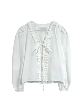 A delicate blouse completed with a single ribbon