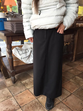 Simple Black H-Line Long Skirt  Sophisticated Winter Effortless Chic Look