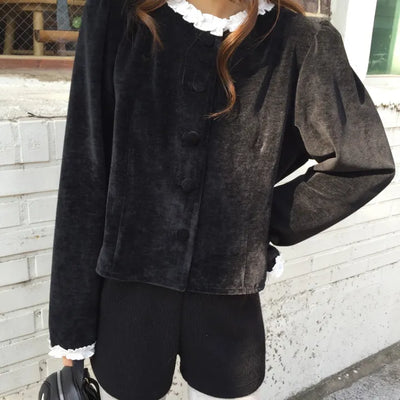 Velvet-mood frill blouse  Winter goddess look