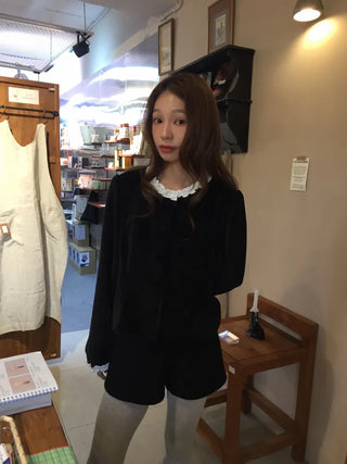 Velvet-mood frill blouse  Winter goddess look