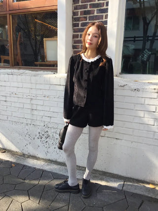 Velvet-mood frill blouse  Winter goddess look