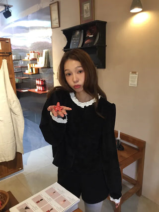 Velvet-mood frill blouse  Winter goddess look