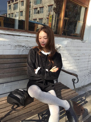Velvet-mood frill blouse  Winter goddess look