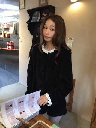 Velvet-mood frill blouse  Winter goddess look