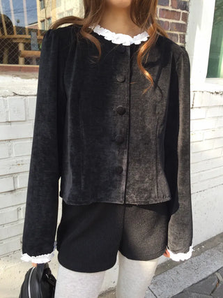 Velvet-mood frill blouse  Winter goddess look