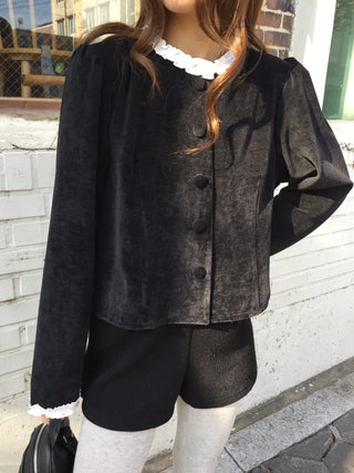 Velvet-mood frill blouse  Winter goddess look