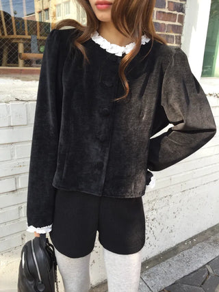 Velvet-mood frill blouse  Winter goddess look