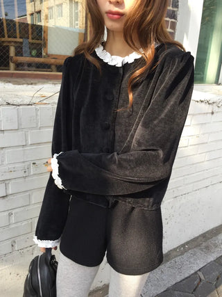 Velvet-mood frill blouse  Winter goddess look