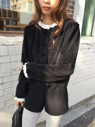 Velvet-mood frill blouse  Winter goddess look
