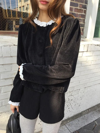 Velvet-mood frill blouse  Winter goddess look