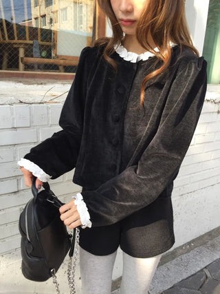 Velvet-mood frill blouse  Winter goddess look