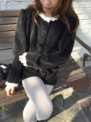 Velvet-mood frill blouse  Winter goddess look