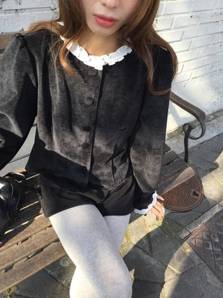 Velvet-mood frill blouse  Winter goddess look