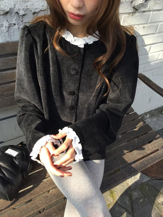 Velvet-mood frill blouse  Winter goddess look