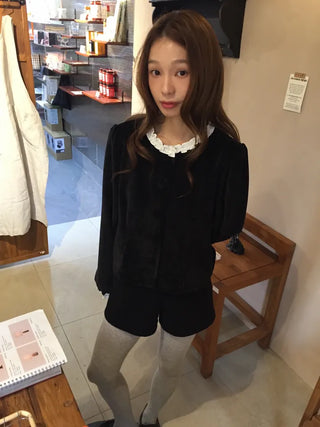 Velvet-mood frill blouse  Winter goddess look