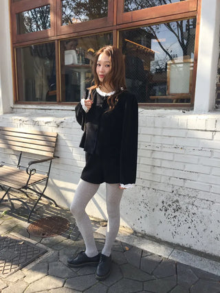 Velvet-mood frill blouse  Winter goddess look