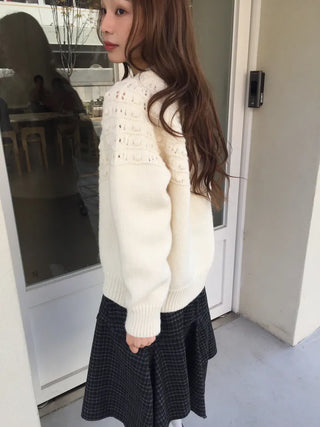 Daily Delicate Fit Knit Ivory & Navy – Winter Vibes Punching Details