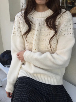 Daily Delicate Fit Knit Ivory & Navy – Winter Vibes Punching Details