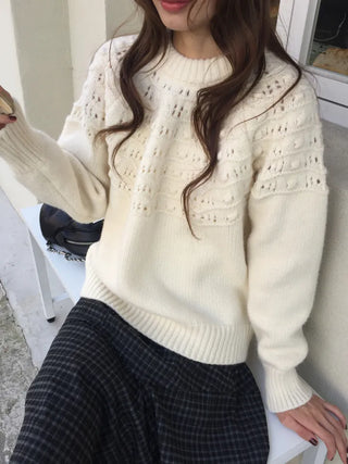 Daily Delicate Fit Knit Ivory & Navy – Winter Vibes Punching Details