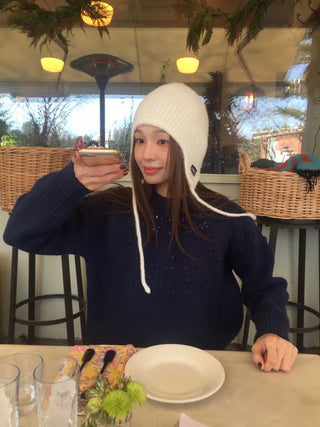 Daily Delicate Fit Knit Ivory & Navy – Winter Vibes Punching Details