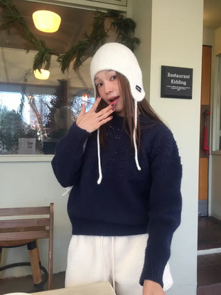 Daily Delicate Fit Knit Ivory & Navy – Winter Vibes Punching Details