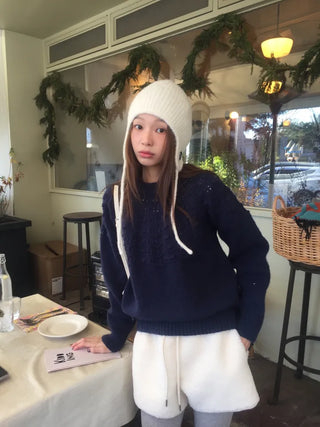 Daily Delicate Fit Knit Ivory & Navy – Winter Vibes Punching Details