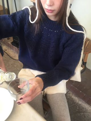 Daily Delicate Fit Knit Ivory & Navy – Winter Vibes Punching Details