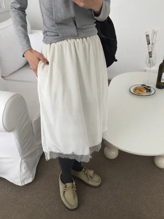 Delicate fit lace hem polyester skirt