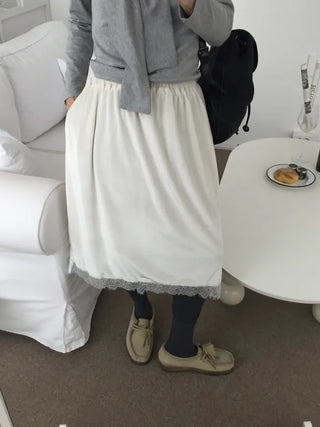 Delicate fit lace hem polyester skirt