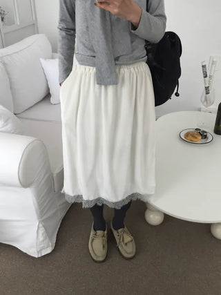 Delicate fit lace hem polyester skirt