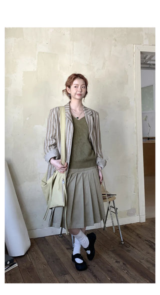 lace-up pleated skirt