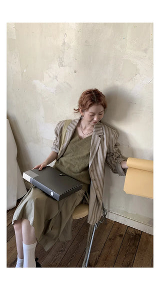 lace-up pleated skirt