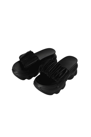 SHINY SEE-THROUGH SHIRRING WIDE HOOP HIP SLIPPERS