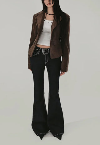 RIVET BACK SLIT U-NECK SLEEVELESS T-shirt with rivet back slit and U-neck sleeveless