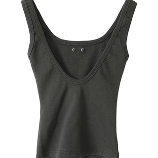 RIVET BACK SLIT U-NECK SLEEVELESS T-shirt with rivet back slit and U-neck sleeveless