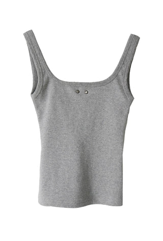 RIVET BACK SLIT U-NECK SLEEVELESS T-shirt with rivet back slit and U-neck sleeveless