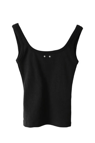 RIVET BACK SLIT U-NECK SLEEVELESS T-shirt with rivet back slit and U-neck sleeveless