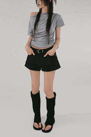 CHEEK HOT BLACK JEANS DENIM SHORTS