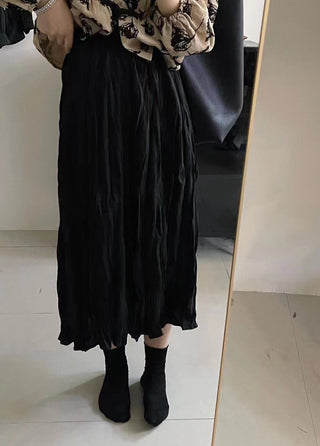 Mid-length pleated skirt