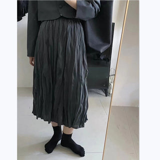 Mid-length pleated skirt