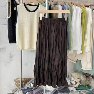 Mid-length pleated skirt