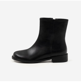 Button round-toe flats short boots 3cm