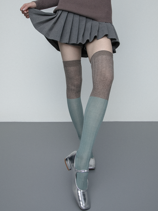 Contrast knee socks
