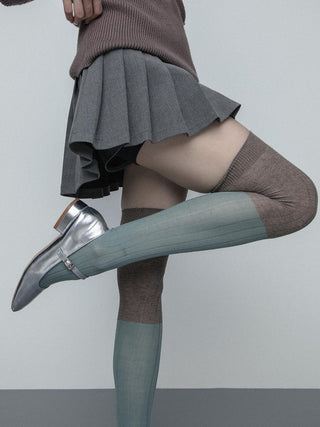 Contrast knee socks