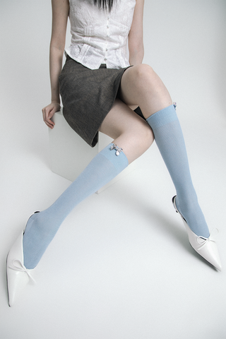 Electroplated silver bow knee-length sockss
