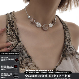 Oil painting retro button necklace
